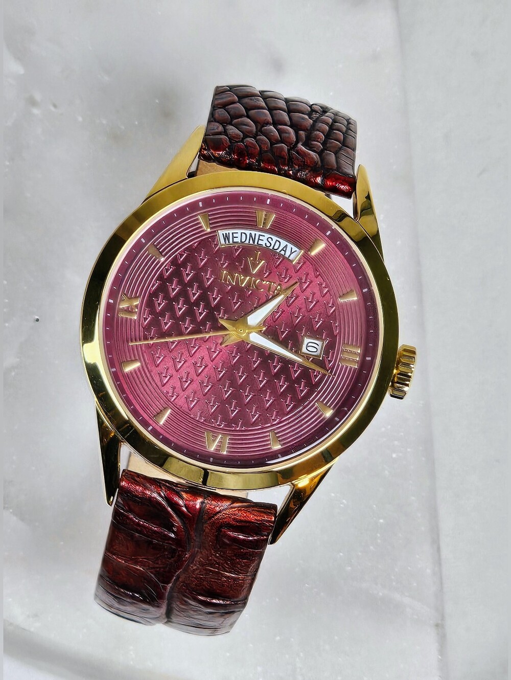 Invicta Vintage 40mm Day/date Quartz watch red dial, leather strap. NWOT, Unisex
